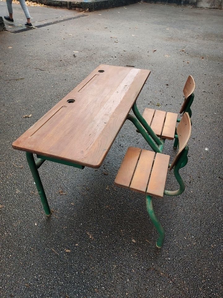 Vente de tables double  de l'école